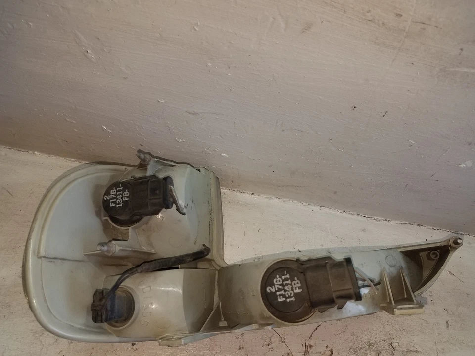 Lámpara de señal de giro delantera derecha Ford Explorer 1995-2001 44ZH984 (M304) Foto 2 de 3