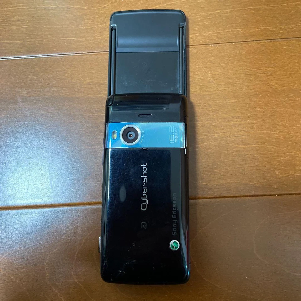 Teléfono plegable S006 Au Cybershot con batería Foto 3 de 4