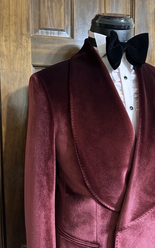 NWOT $995 Wine Velvet Tuxedo Jacket & Trousers Size 42US - Picture 2 of 4