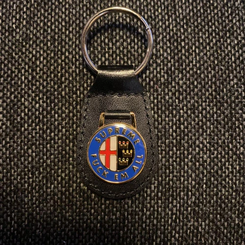 Porte clés en cuir émail suprême course
