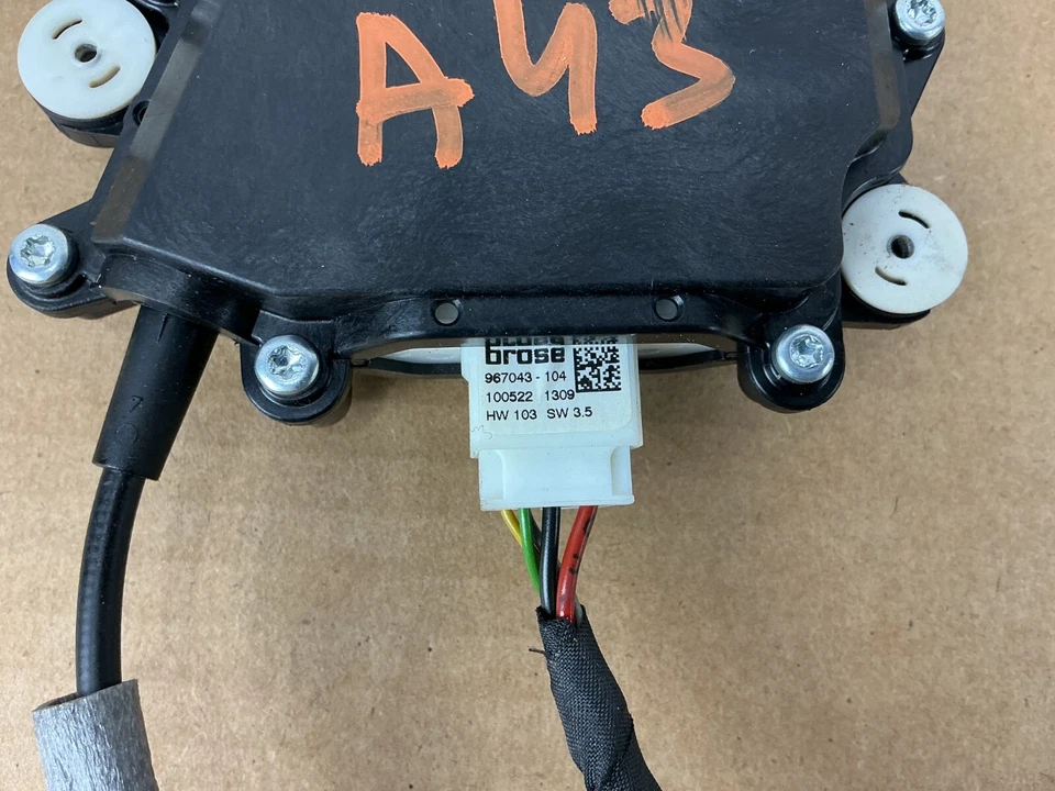 Двигатель замка задней крышки багажника BMW 740i 7 серии 2009–2015 годов выпуска 7191213 от оригинального производителя - Изображение 2 из 4