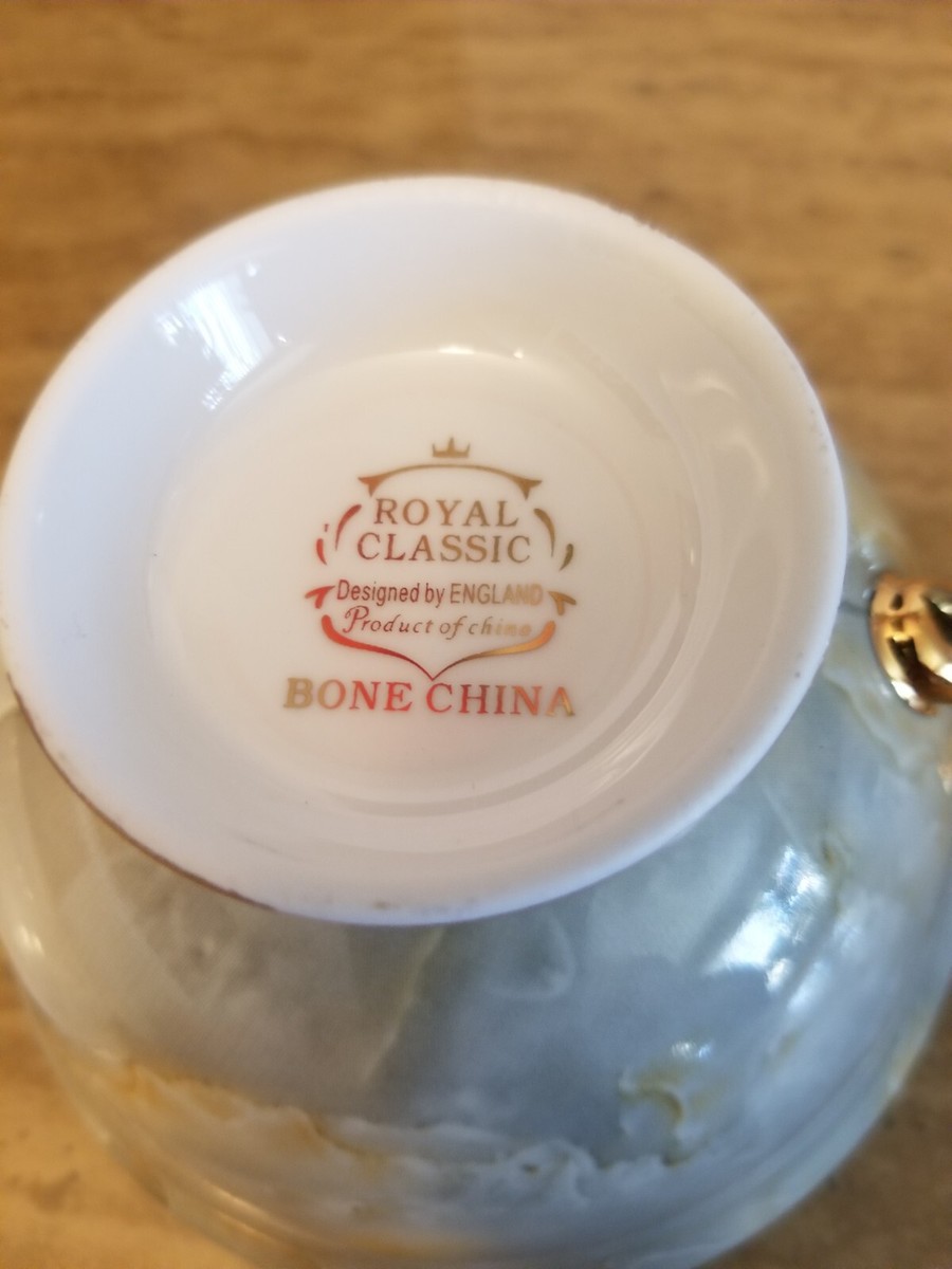 ペアゴプレット！、英国！新品、、。Bonechina、、。 New Royal Classic Bone China Designed By England Porcelain Cup and
