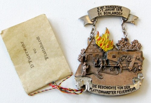 Deutschland 1979 Feuerwehr Plattenhardt Gedenkabzeichen Plakette Hochrelief - Bild 2 von 6