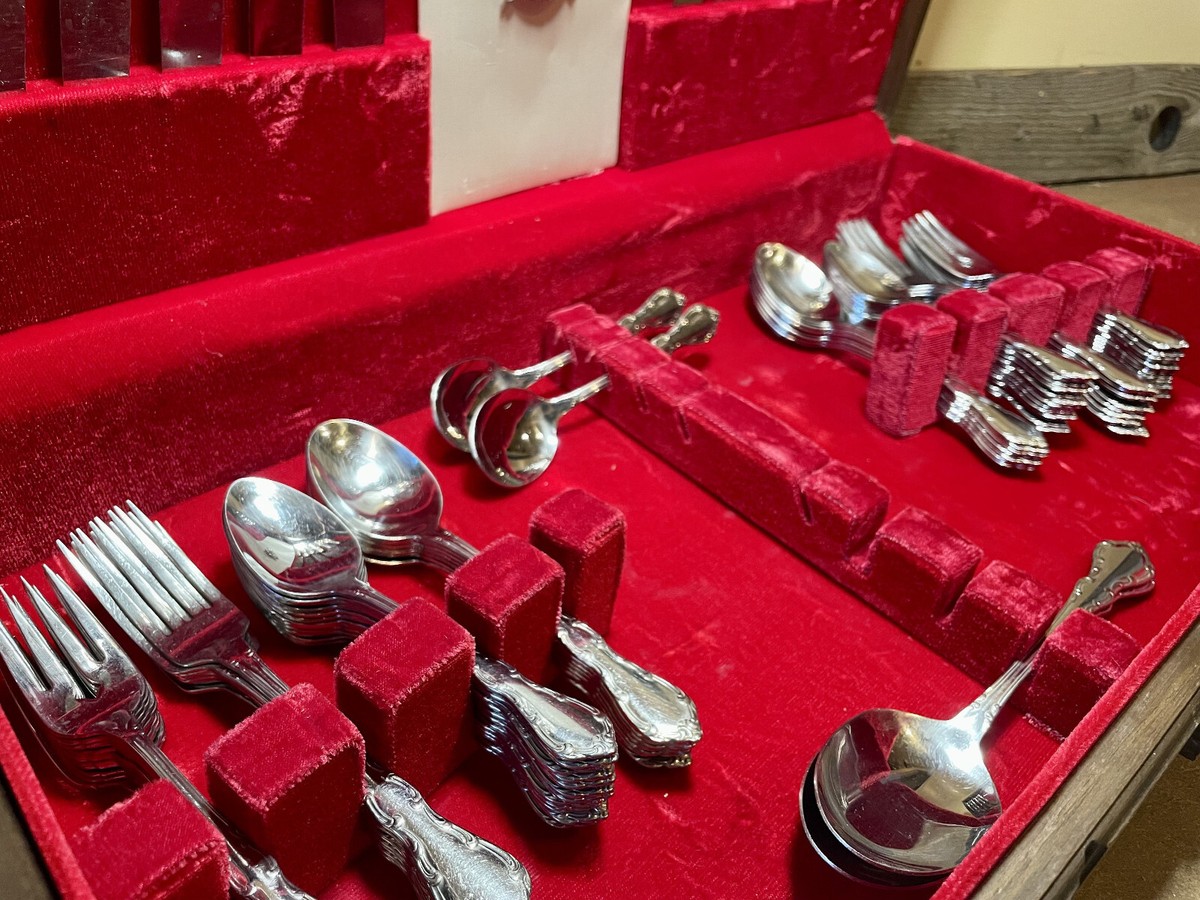 Oneida Community Ballad Silverplate Flatware Set with Box 96 