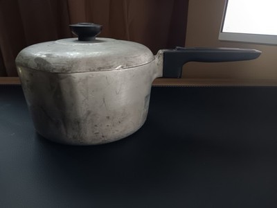 Vintage Wagner Ware Magnalite -O- Sidney 3 QT Sauce Pan Dual Spout 4683-P