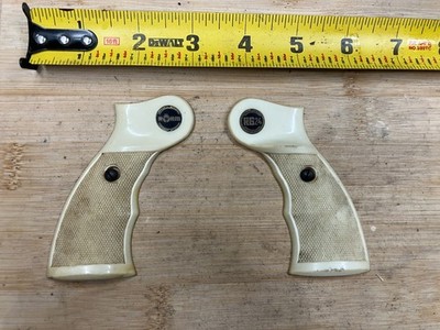 Rohm RG24 .22LR Grip Panels - White Plastic w/Screws 1