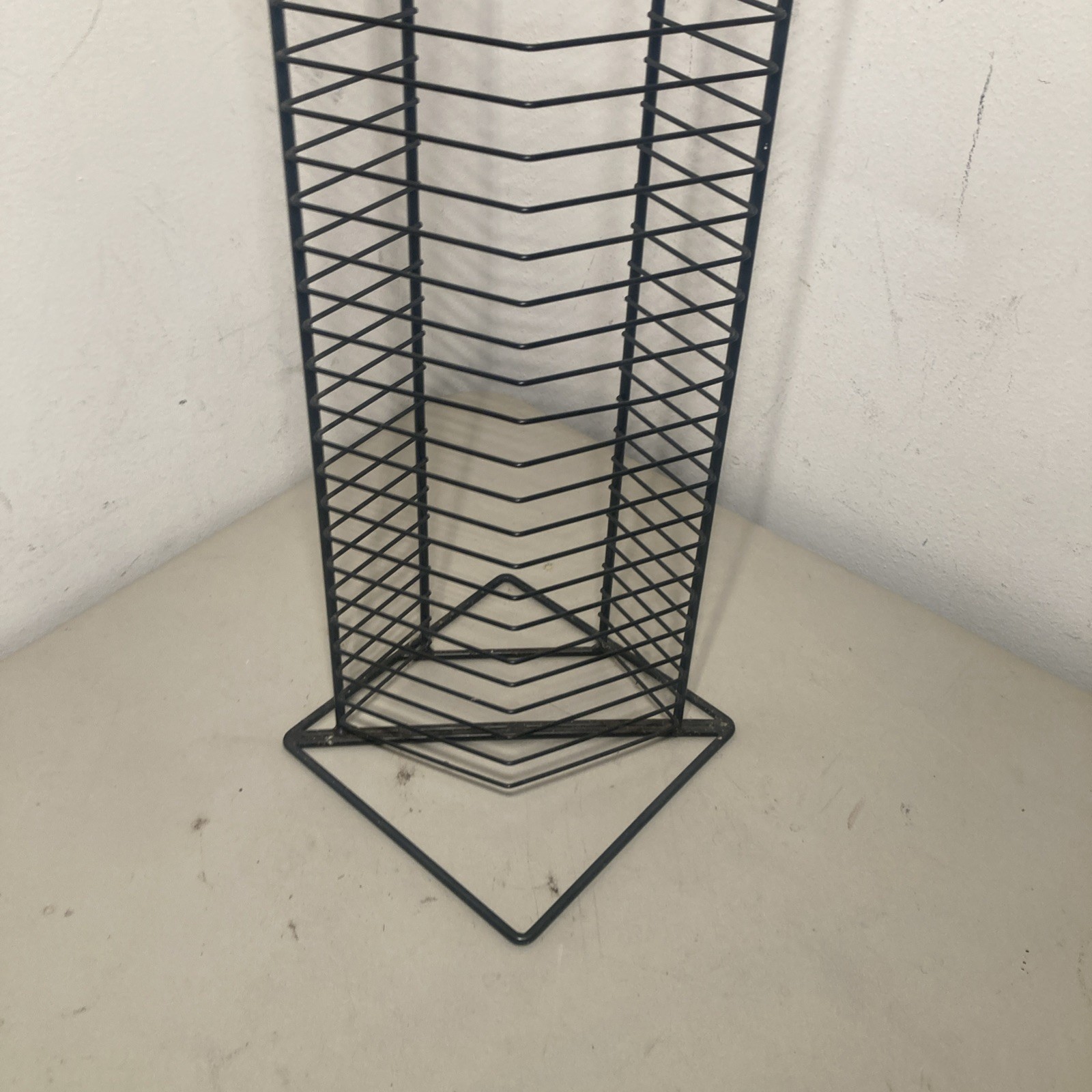 Wire DVD / Game Tower Storage Rack Tower Holds 47 Discs Wire Stand Vintage 38.5”