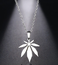 Silver Plated Beautiful Necklace for Christmas Gift Maple Leaf Pendant for Girls