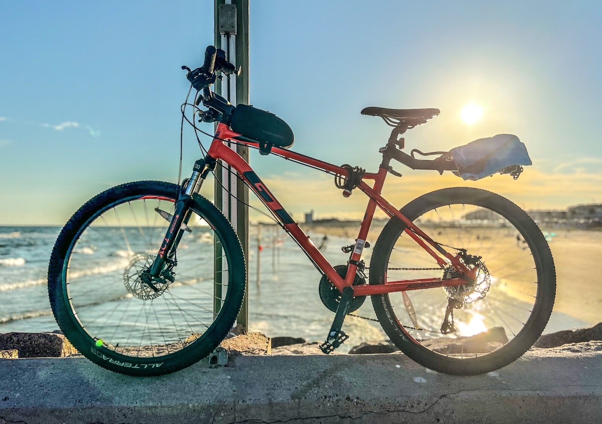 GT Men's Aggressor Pro Mountain Bike Outdoor Sports Biking GT Men's Aggressor Pro Mountain Bike Outdoor Sports Biking