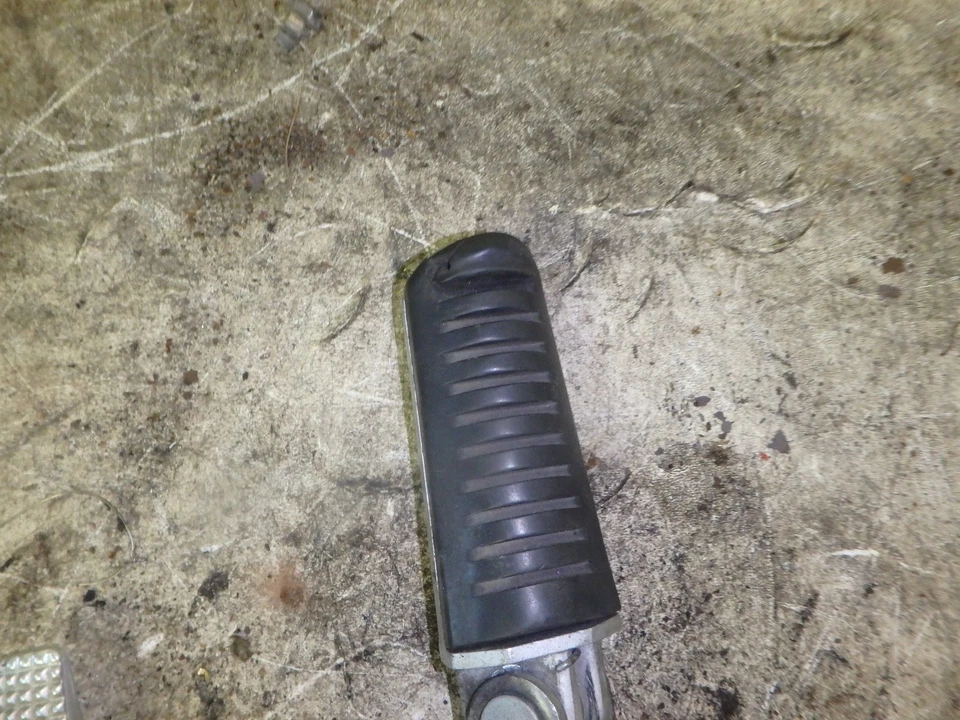 Kawasaki Ninja ZX9-R ZX9R ZX 900 R 1995 reposapiés pedal de freno reposapiés Foto 3 de 4