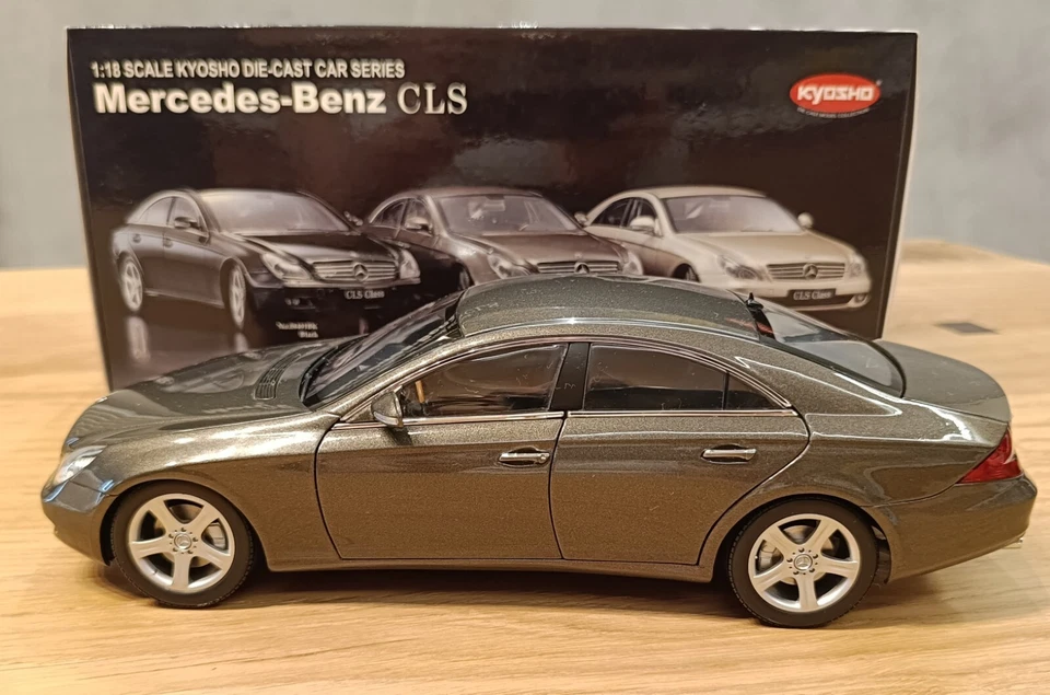 KYOSHO - Mercedes-Benz - CLS KLASSE - Die Cast 1:18 -Metallic Gray - N°08401 - Immagine 2 di 4