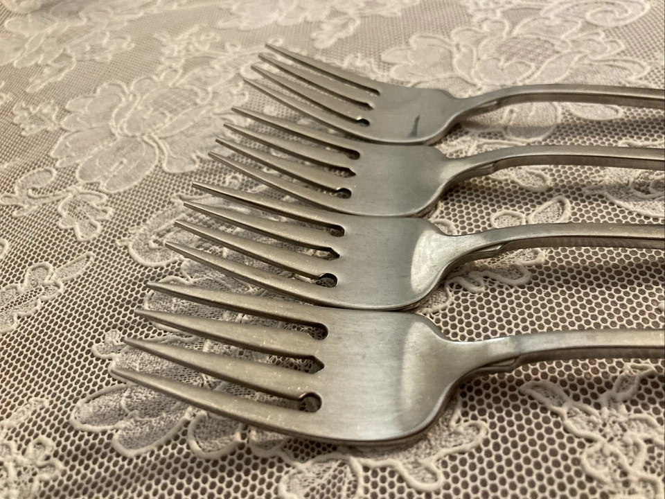Oneida Sandhurst Cube Stainless Flatware Set Of 4 Salad Forks - Image 4 of 4