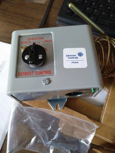 Johnson Controls, Defrost Control 48/85D A19ZBC-2C Fan Delay Set 25F, Close @45F