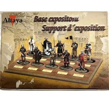 DISPLAY WOODEN STAND FOR LEAD SOLDIERS FROM ALTAYA - FRONTLINE COLLECTIONS 1:32