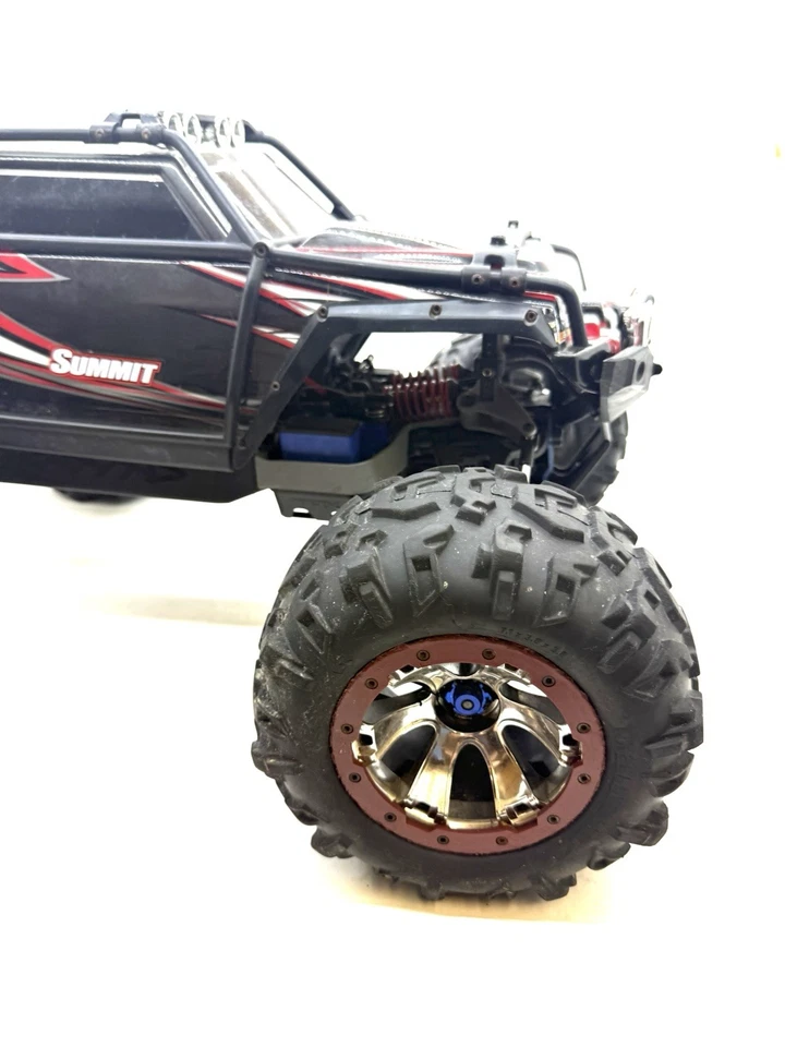 Traxxas Summit 1/10 Scale Monster Truck 4WD 2 Speed Locking Diffs Crawler - Image 4 of 4