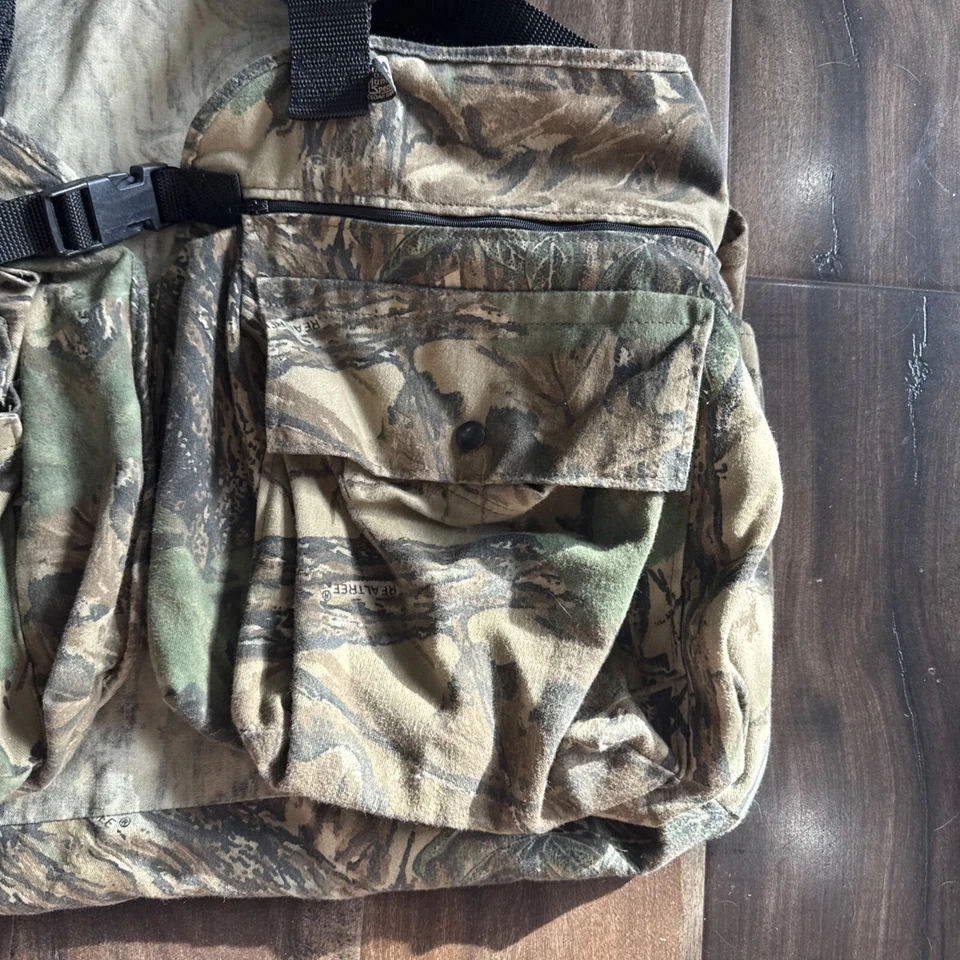 Realtree Camo hunting vest with suspenders, camouflage large pockets good cond - Image 3 of 4