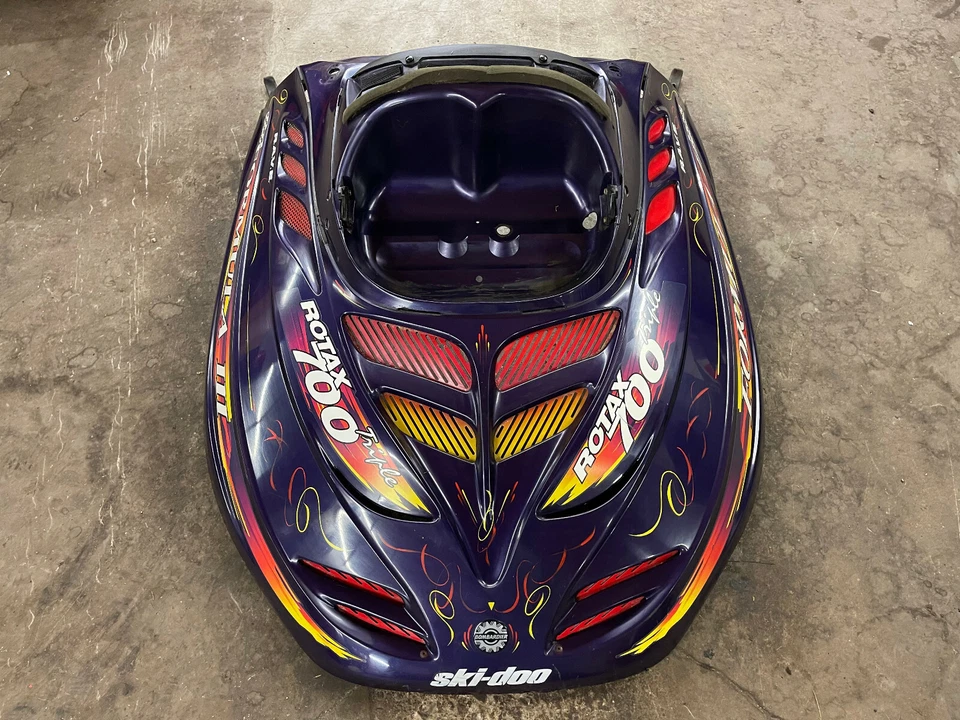 Capucha SkiDoo Formula III 700 Grand Touring Mach Z CK3 púrpura 98 99 800 600 Foto 2 de 4