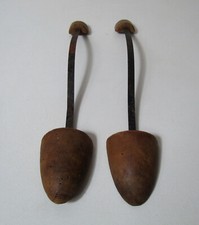 anciennes formes à chaussures pied en bois cordonnerie art populaire