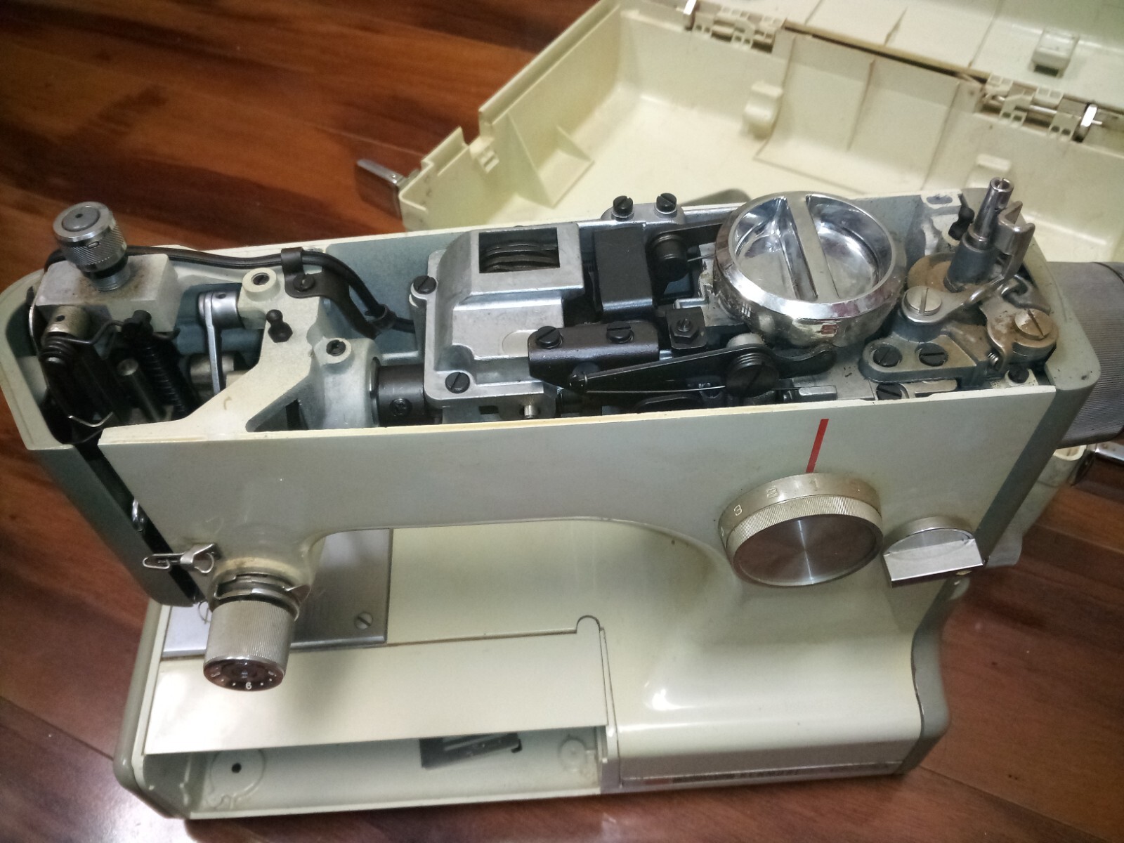 Vintage Sears Kenmore 158.10400 1040 Portable Sewing Machine w/Hard