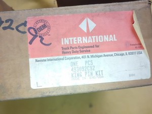 VINTAGE NOS INTERNATIONAL TRUCK ONE PCS King Pin KIT 493092C92