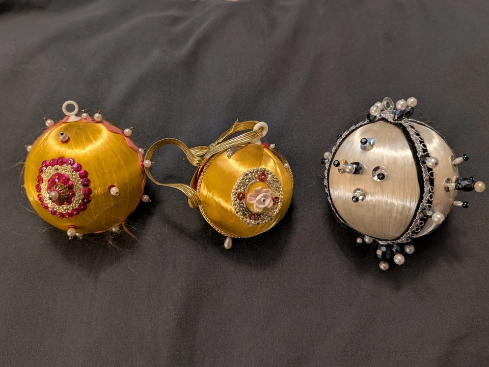 Lote De 3 Lentejuelas Bola Satinada Adornos Navidad Vintage Push Pin Foto 2 de 4