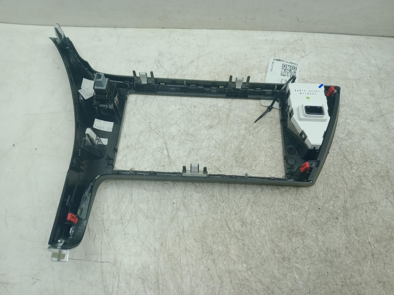 TOYOTA AURIS DASHBOAR TRIM DISPLAY PANEL HAZARD SWITCH MK2 2015-2019 5540502880