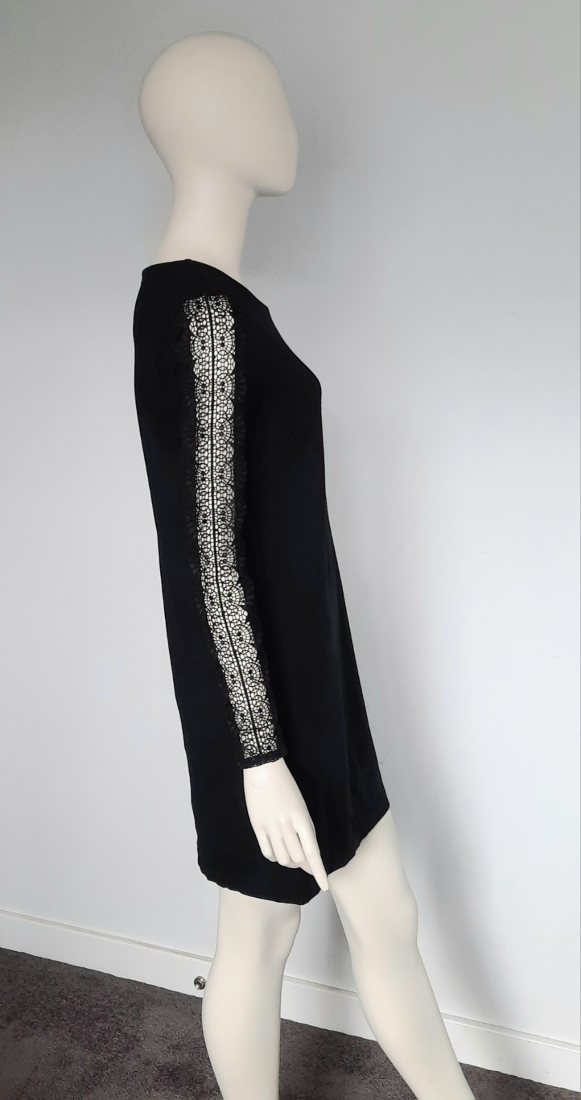 Tahari Size XS Black Jeresy Stretch Long Sleeve Shift Dress Lace Accent