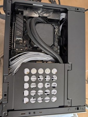 Ryzen 7 9800x3d, Rx 7800xt, 32gb 6000mhz, x870i, dan a4 h2o sff