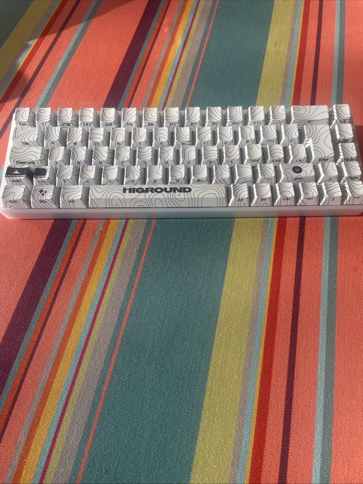 Clavier Higround compact format 65% idéal pour optimiser votre espace de travail setup minimaliste - 3