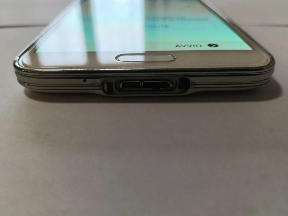 Smartphone Samsung Galaxy S5 SM-G900F 16GB LTE 4G  - Immagine 4 di 4