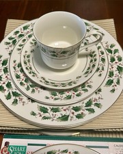 Fine Christmas China Holly Berry 4pc Setting S&P Shakers Service For 6- Japan