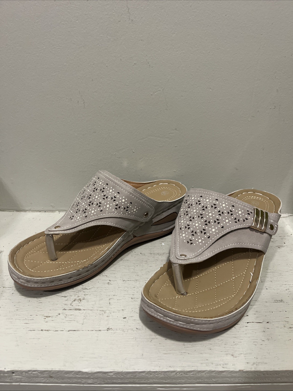 Womens Beige Wedge Thong Sandals Size 39 (US 8.5) Slip On Summer