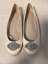 David&rsquo;s Bridal Ivory Jewel Flats Size 8
