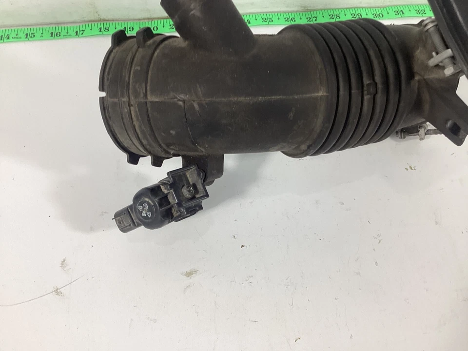 Tubo manguera conducto admisión aire limpio Toyota Camry 2012-2017 17880-0V080 OEM. Foto 4 de 4