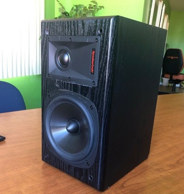 single bookshelf speaker