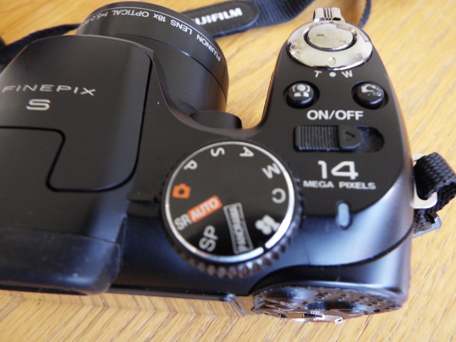 Fujifilm FinePix S Series S2950 14.0MP Digital Camera Black (Kit w