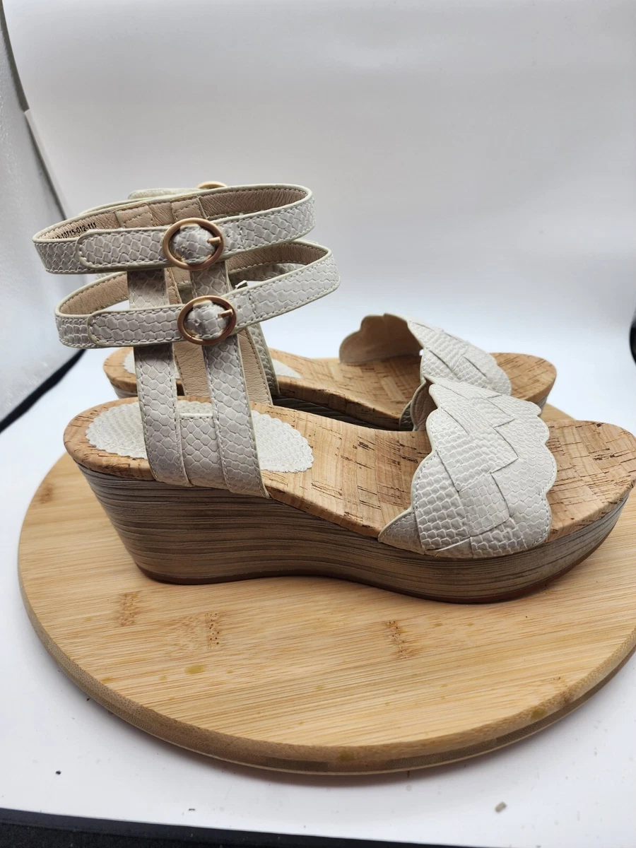 Baretraps Melyssa Womens Ankle Strap Buckle Wedge Heels Sandals Cream Size 9M