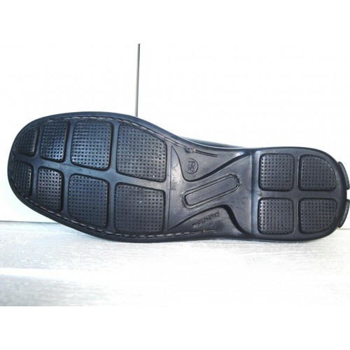 Mocasín de piel negro con adornos suela de caucho talla varias Español - Imagen 2 de 5