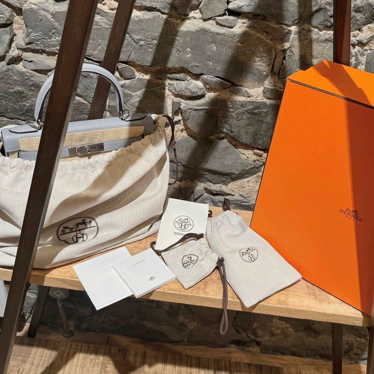 プ*読様 E4【used】HERMES 空箱　特大　リボン　ボックス　ピコタン？ HERMES の空箱 オレンジボックス にリボンつき - メルカリ