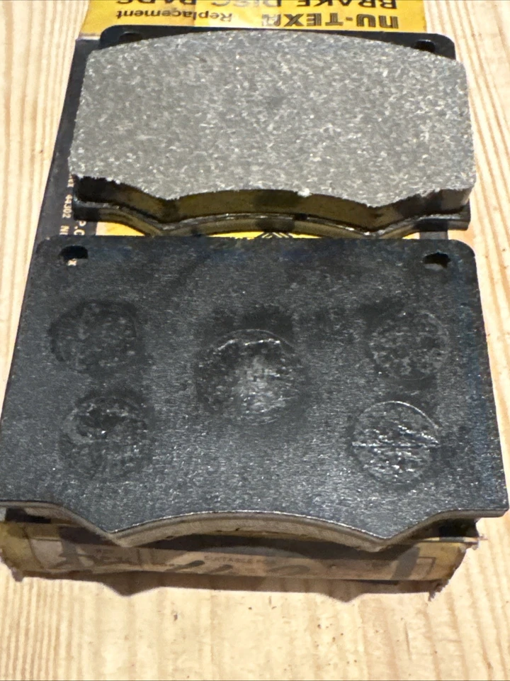 Jeu de plaquettes de frein avant Ford Cortina Mk3 Estate 1.6 et 2.0 période NOS - Photo 3/4