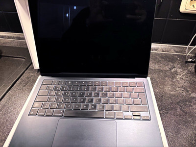 Apple MacBook Air 13,3 Zoll (2022) M2 8GB RAM 256GB SSD Grau Notebook