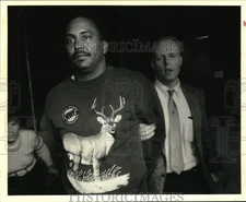 1994 Press Photo Arrested New Orleans Police Department police officers at FBI.