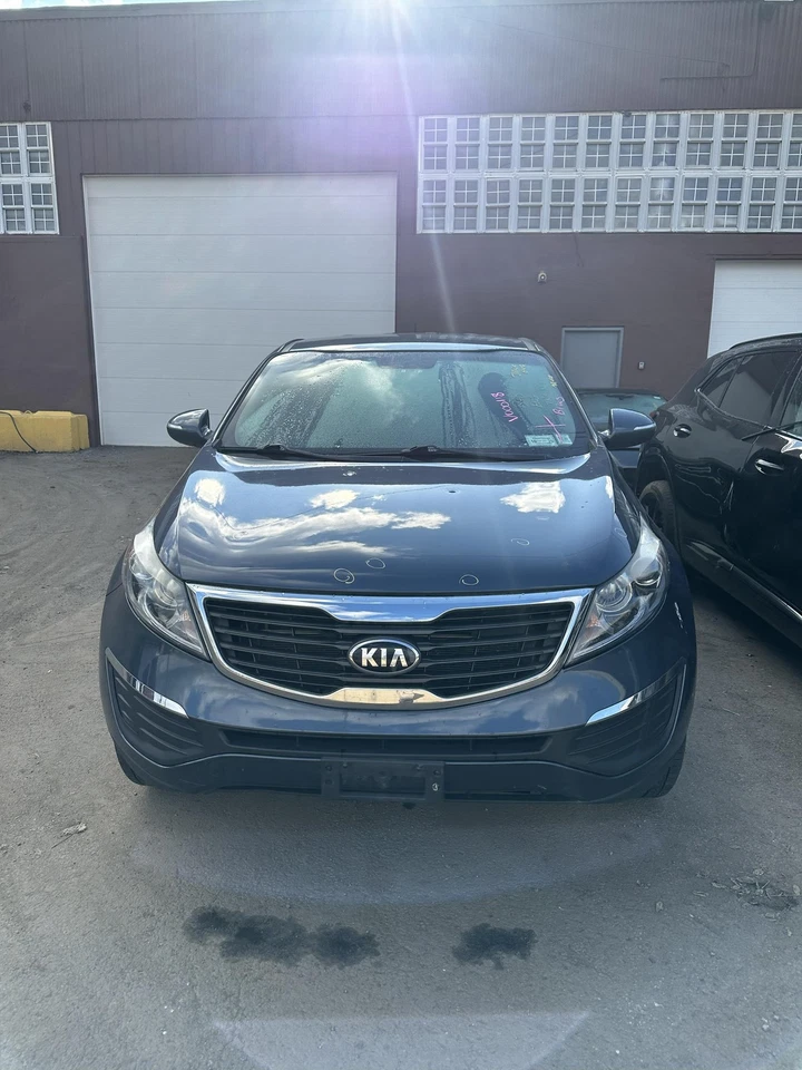 Used Air Cleaner Assembly fits: 2013 Kia Sportage 2.0L California emissions SULE - Image 3 of 4