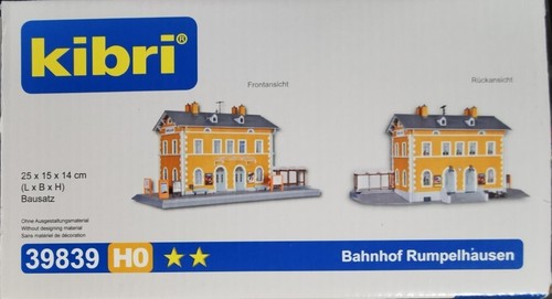 KIBRI 39839 Kit Stazione ferroviaria "Rumpelhausen" - scala H0 | Zustand: Nuovo