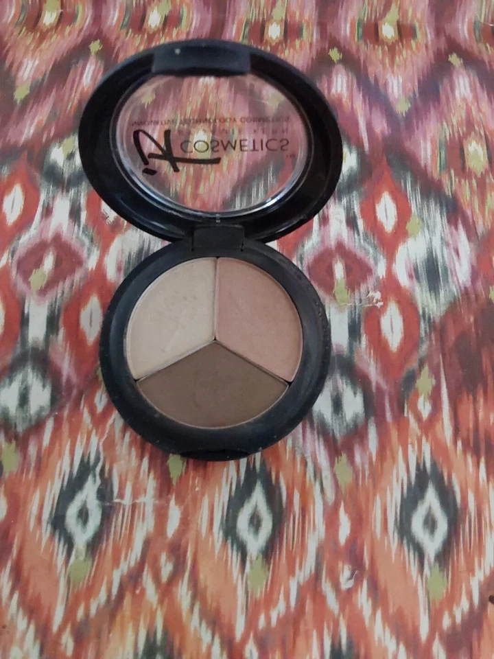 it Cosmetics Naturally Pretty Eyeshadow Trio - Pretty in Spring, 0.1oz New - Image 3 of 4