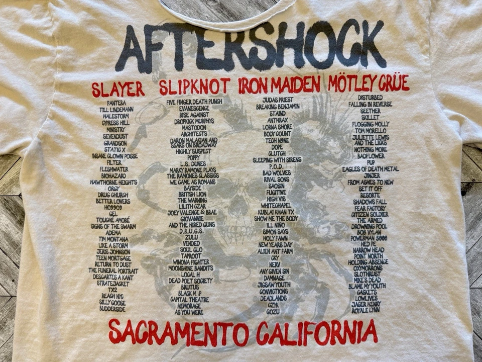 After Shock T 恤女式大号象牙音乐会音乐摇滚乐队节日标志 Y2K — 第 4/4 张图片