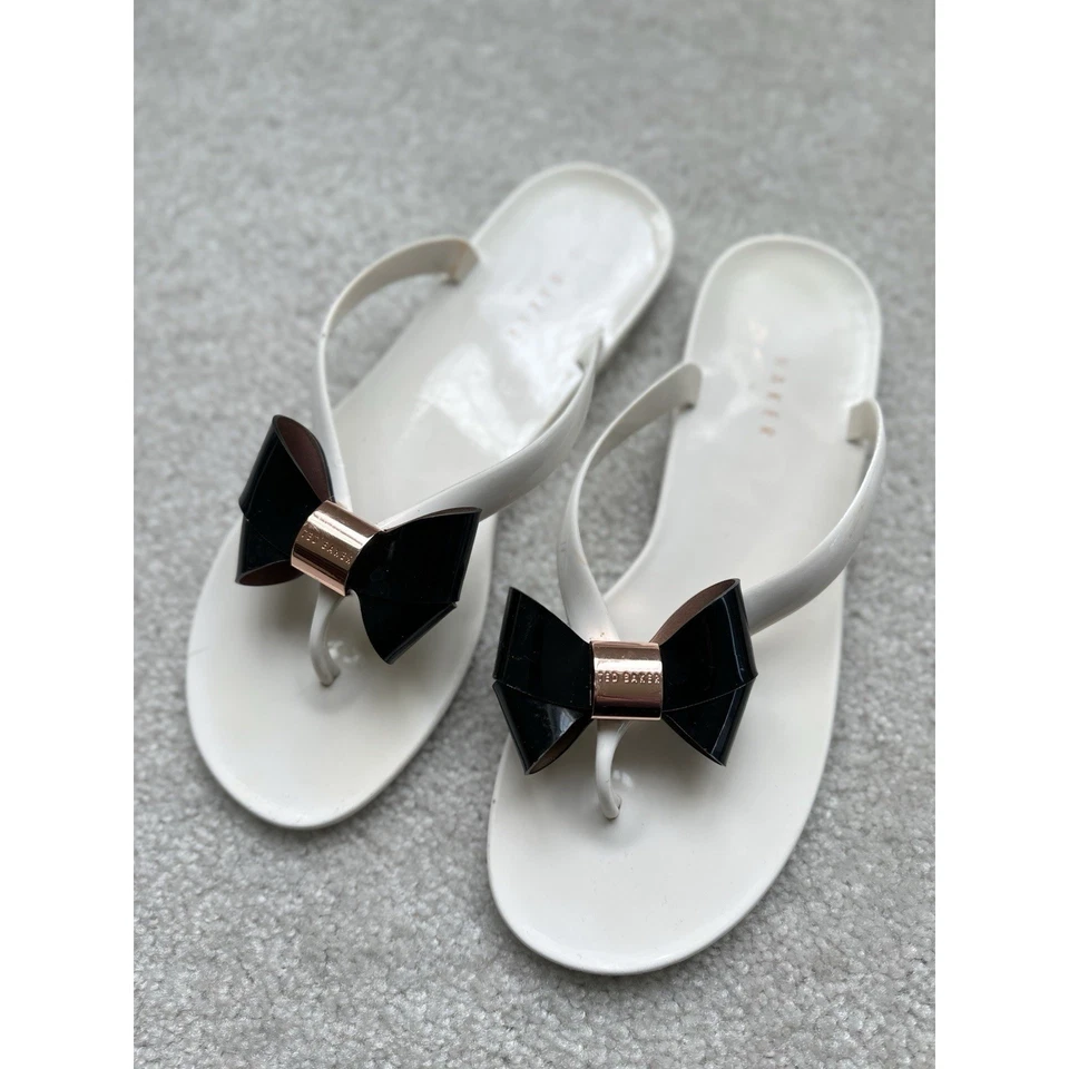 Chanclas TED BAKER 6 blancas y negras Foto 2 de 4