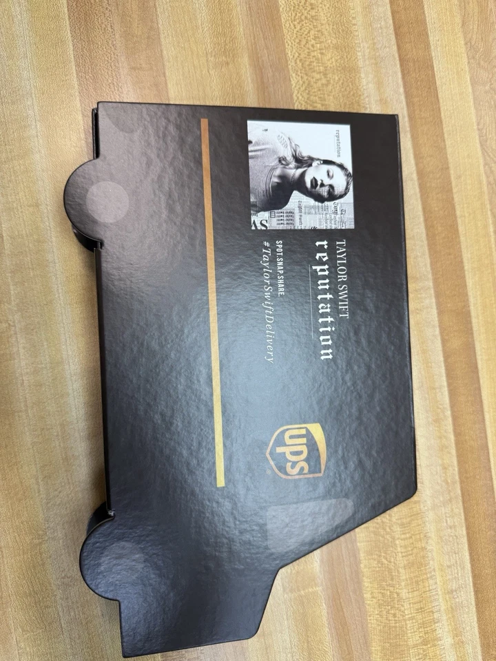Taylor Swift Reputation Cd - UPS Special Box Limited Edition Foto 3 de 4