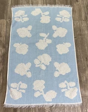 Vtg Lady Pepperell Sculpted Bath Towel Blue White Floral Reverse Fringe