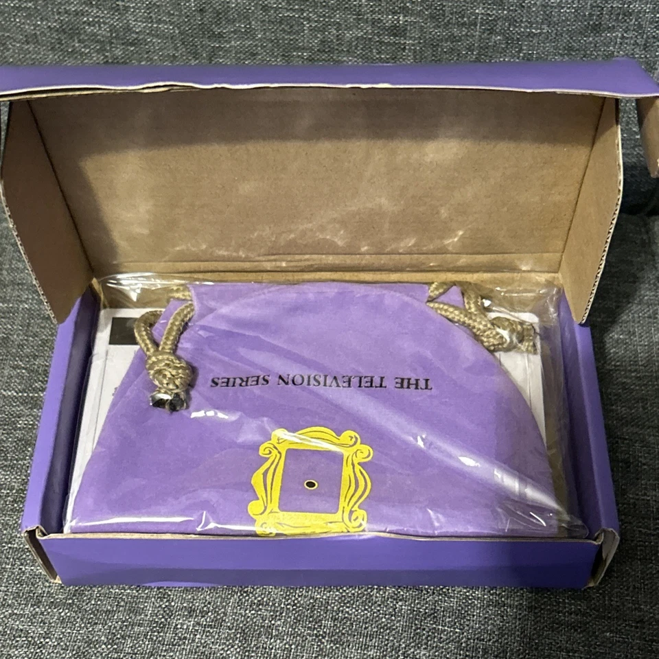 Friends TV Show Trivia Quiz Card Game with 600 Questions Portable Drawstring Bag - Image 2 of 4